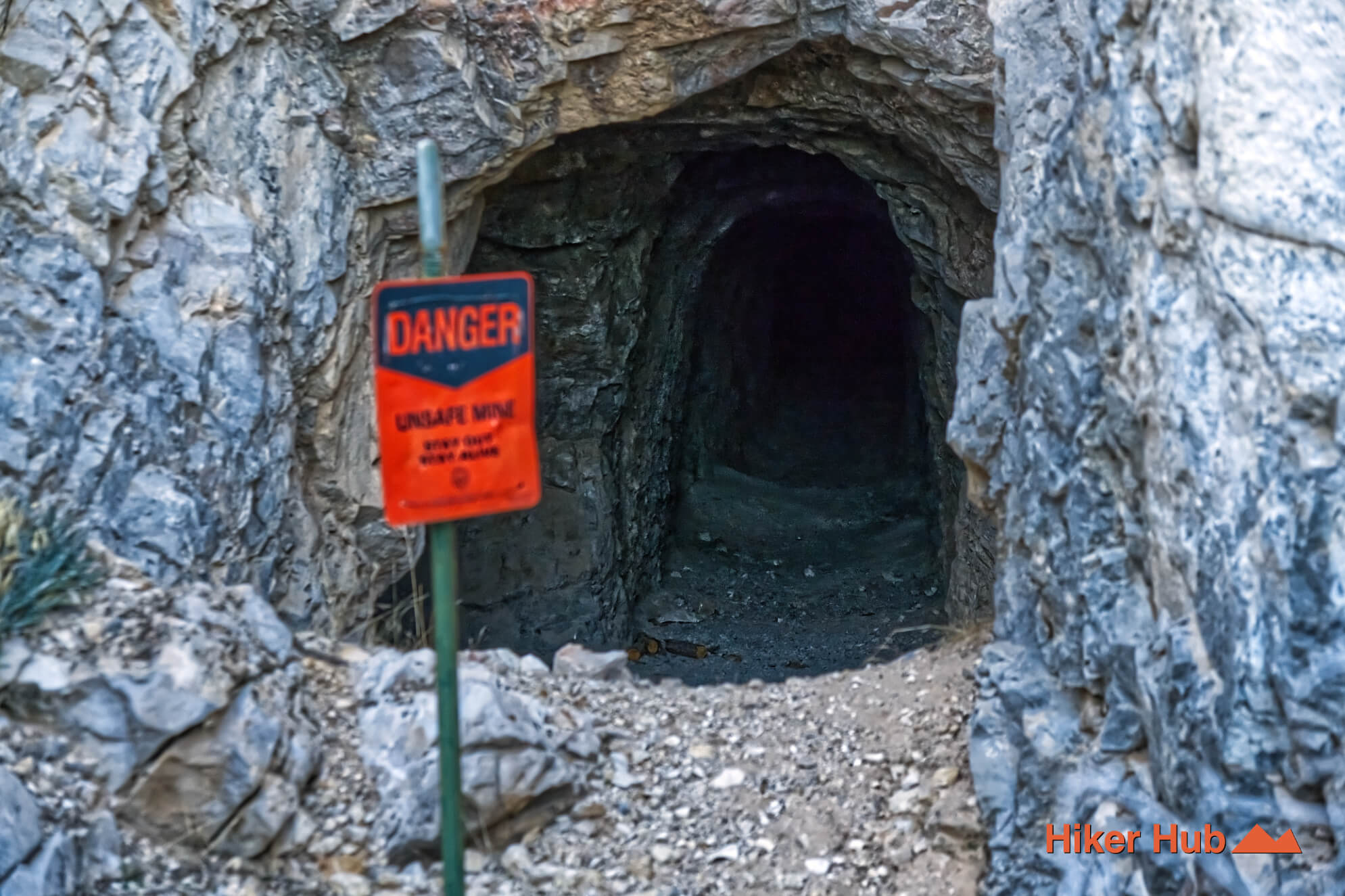 Miner’s Cabin Trail desert canyon scenery